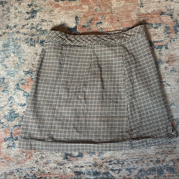 H&M checkered A Line Mini skirt with buttons - Picture 2 of 2